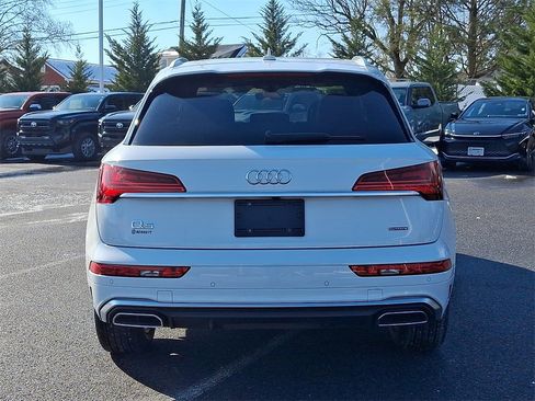Used 2023 Audi Q5 2.0T Premium w/ Convenience Package image 5