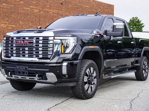 Used 2024 GMC Sierra 3500 Denali AWD/4WD image 4