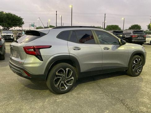 Used 2025 Chevrolet Trax RS w/ Driver Confidence Package image 5