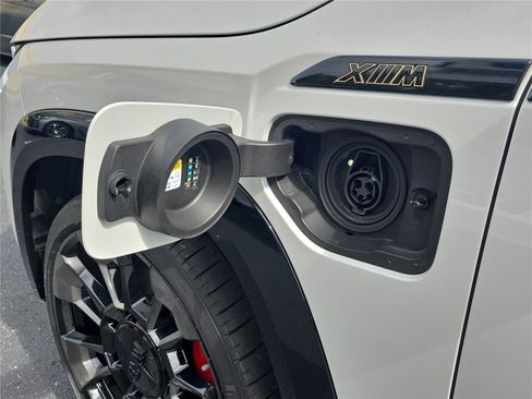 Used 2023 BMW XM w/ M Driver's Package AWD/4WD image 8