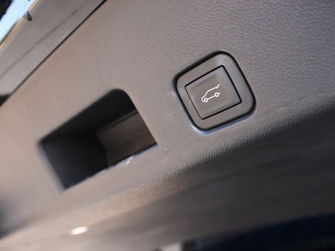 Used 2025 Chevrolet Traverse High Country w/ LPO, Floor Liner Package AWD/4WD image 31