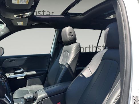 Used 2022 Mercedes-Benz GLB 250 4MATIC w/ Premium Package Lite image 14