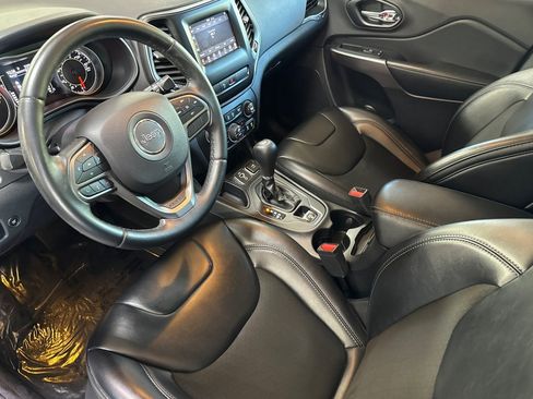 Used 2019 Jeep Cherokee Latitude Plus w/ Comfort/Convenience Group image 4