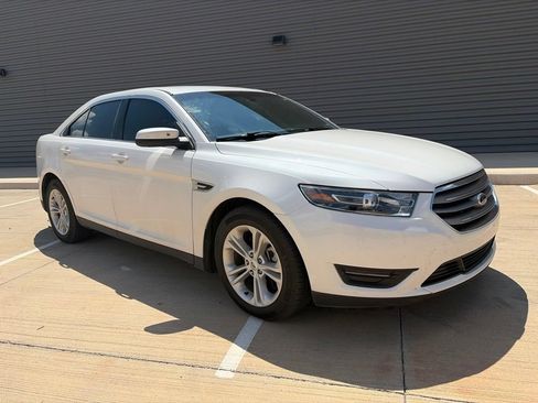 Used 2016 Ford Taurus SEL FWD image 1