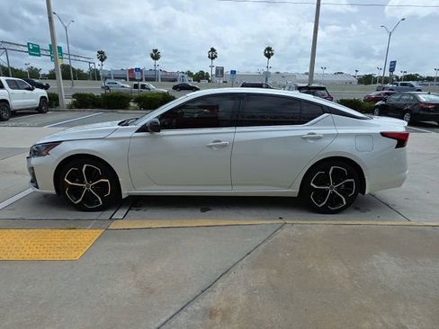 Used 2024 Nissan Altima 2.5 SR image 7