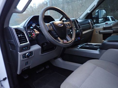 Used 2017 Ford F250 XLT w/ XLT Premium Package image 25