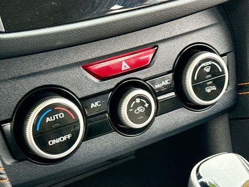 Used 2021 Subaru Crosstrek 2.0i Premium image 11