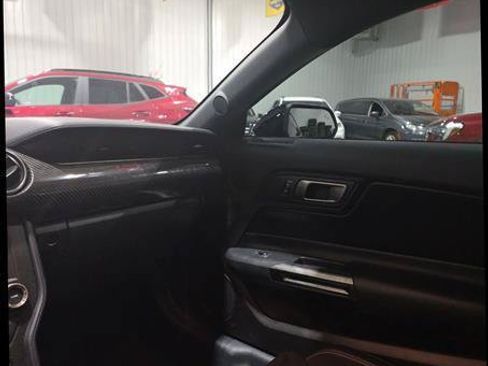 Used 2021 Ford Mustang Shelby GT500 w/ Carbon Fiber Track Pack RWD image 9