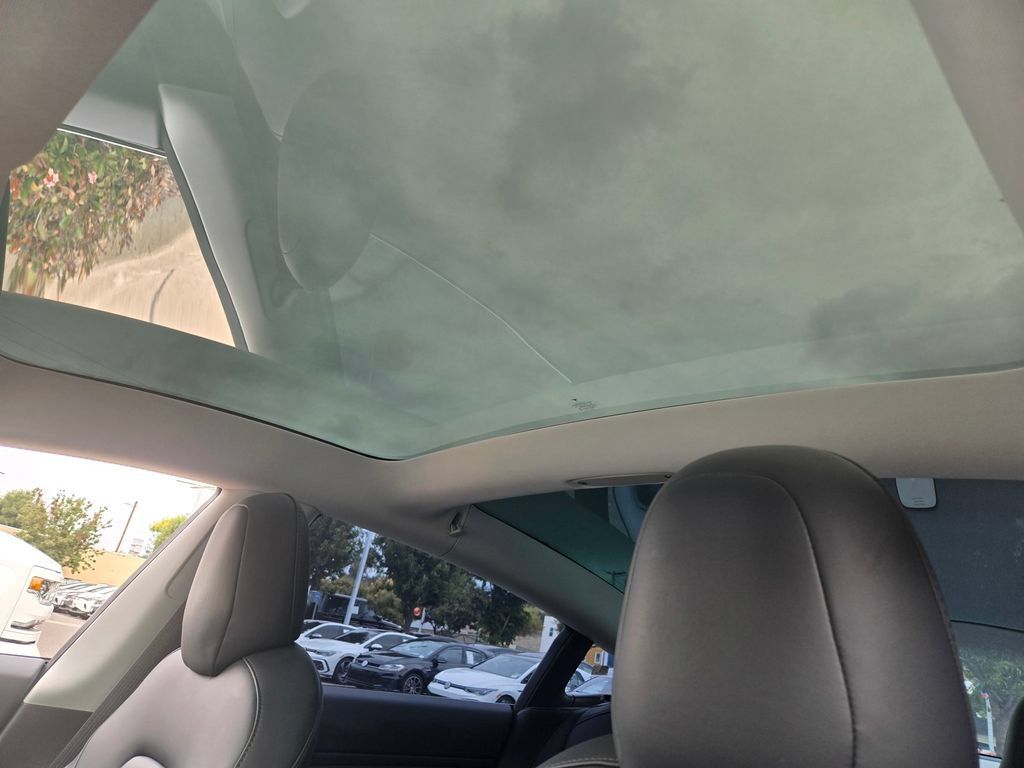 Used 2018 Tesla Model 3 Long Range RWD image 17