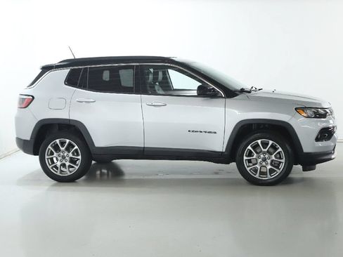 Used 2025 Jeep Compass Limited AWD/4WD image 11