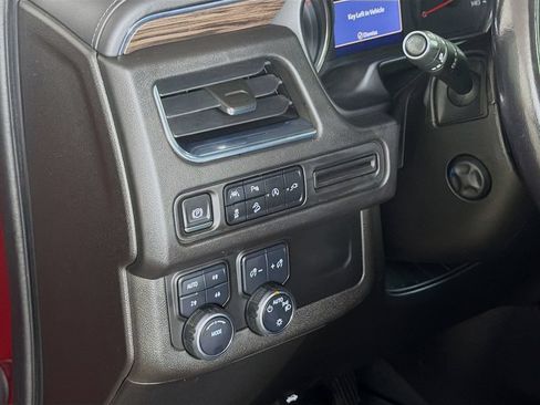Used 2021 Chevrolet Tahoe Z71 w/ Luxury Package AWD/4WD image 31