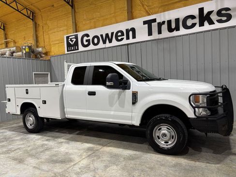 Used 2022 Ford F250 XL w/ Power Equipment Group AWD/4WD image 3