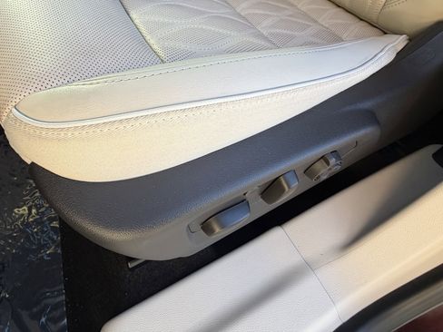 Used 2022 Buick Envision Avenir w/ Technology Package II image 14