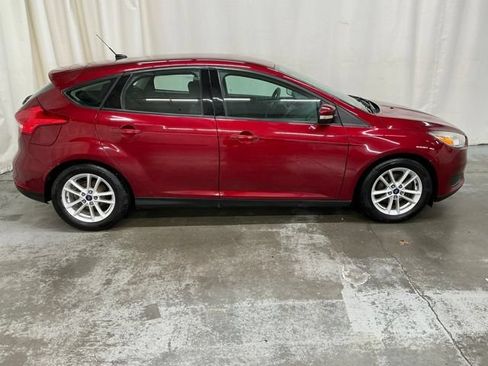 Used 2016 Ford Focus SE FWD image 2
