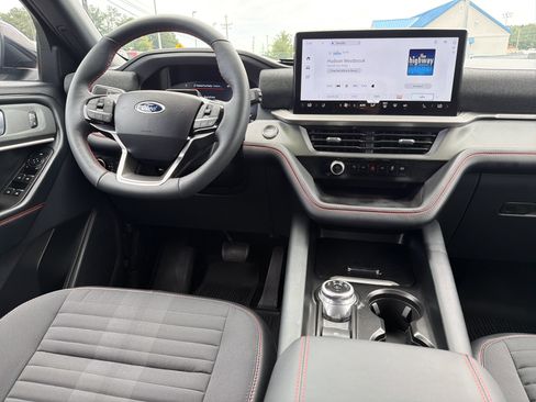 Certified 2025 Ford Explorer ST-Line RWD image 3