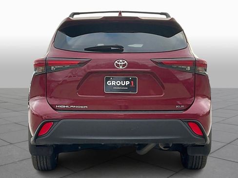 Used 2024 Toyota Highlander XLE image 5
