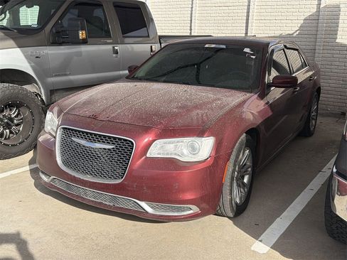 Used 2018 Chrysler 300 Touring L image 1