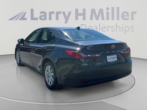 Used 2025 Toyota Camry LE FWD image 3