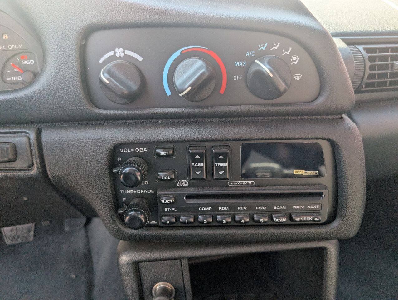 Used 1995 Chevrolet Camaro Z28 RWD image 11
