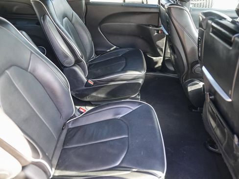 Used 2020 Chrysler Pacifica Limited w/ Advanced Safetytec Group image 16