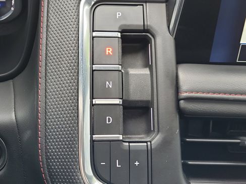 Used 2022 Chevrolet Tahoe RST w/ Luxury Package image 24