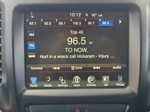 Used 2017 Jeep Cherokee Latitude FWD image 17