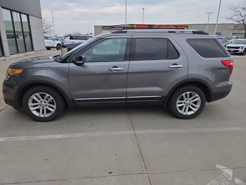 Used 2013 Ford Explorer XLT image 3