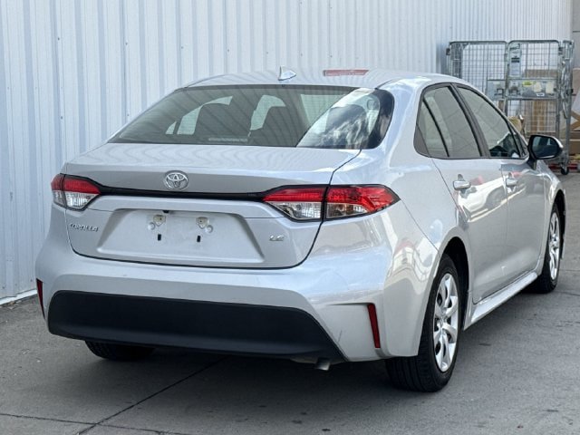 Used 2025 Toyota Corolla LE FWD image 4