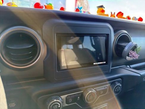 Used 2018 Jeep Wrangler Unlimited Sport image 4