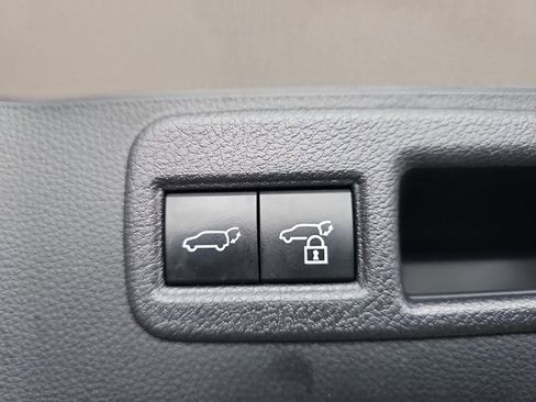 Used 2021 Toyota Venza image 13