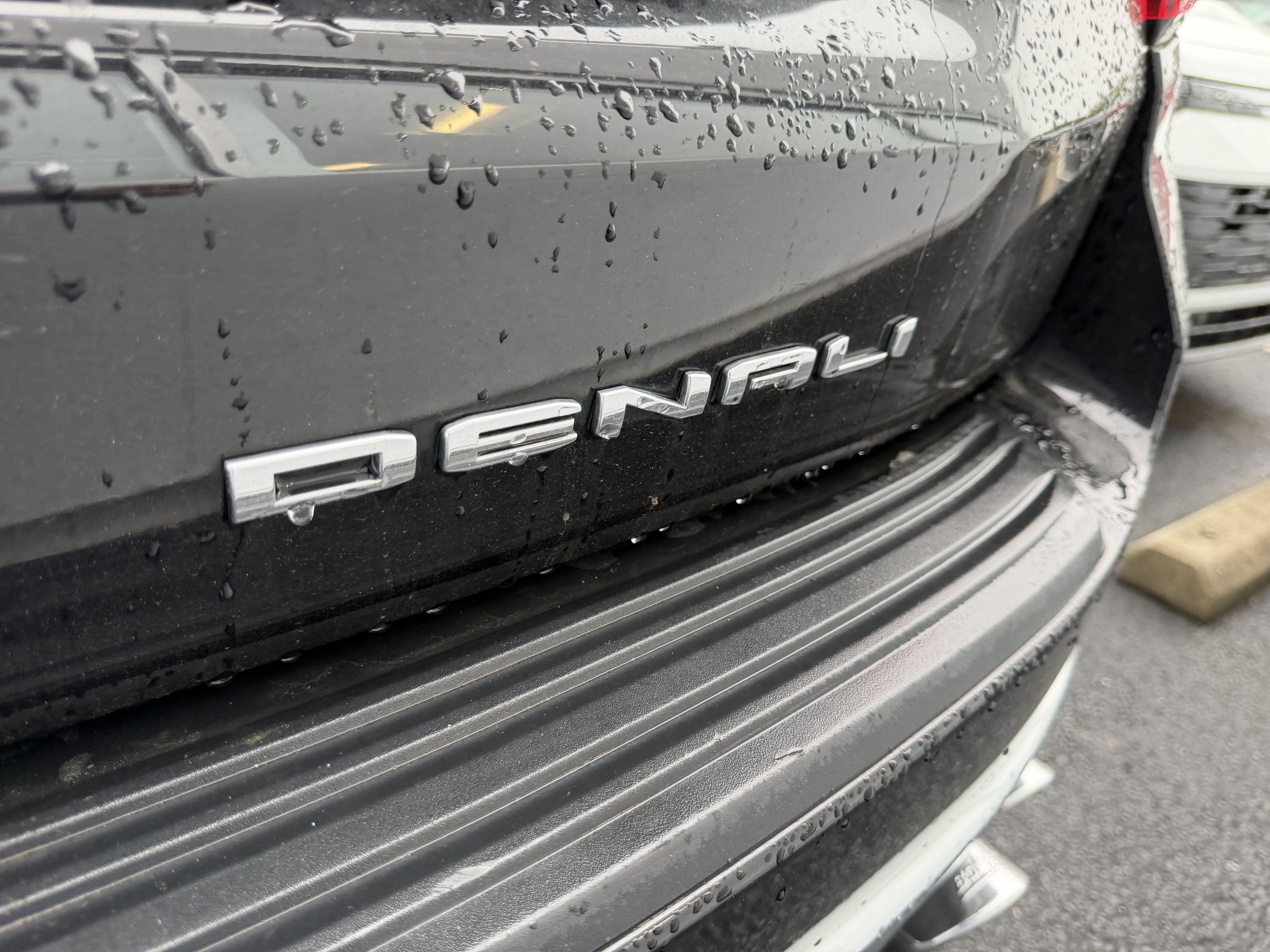 Used 2021 GMC Yukon Denali w/ Denali Premium Package AWD/4WD image 14