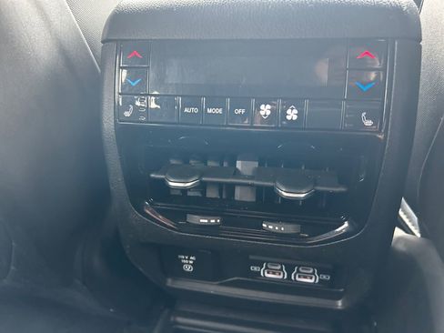 Used 2021 Jeep Grand Cherokee L Overland w/ Luxury Tech Group IV image 36