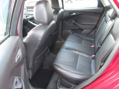 Used 2014 Ford Focus SE w/ Equipment Group 201A FWD image 8