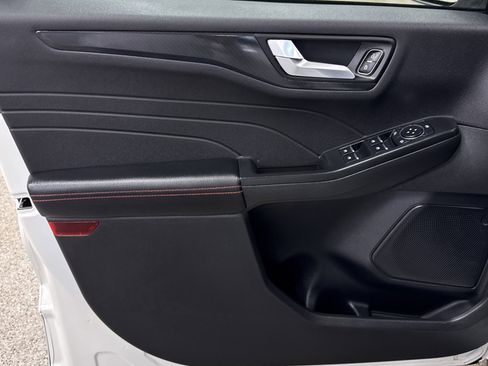 Used 2024 Ford Escape ST-Line w/ Equipment Group 301A image 4