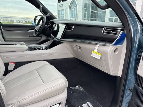 New 2026 Jeep Grand Wagoneer Summit AWD/4WD image 14