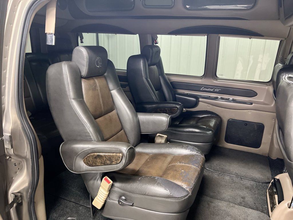 Used 2016 Chevrolet Express 2500 RWD image 22