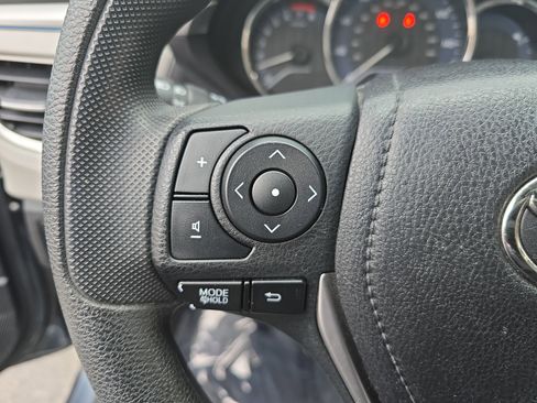 Used 2014 Toyota Corolla LE image 18