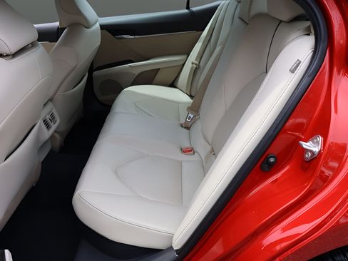 Used 2024 Toyota Camry XLE FWD image 14