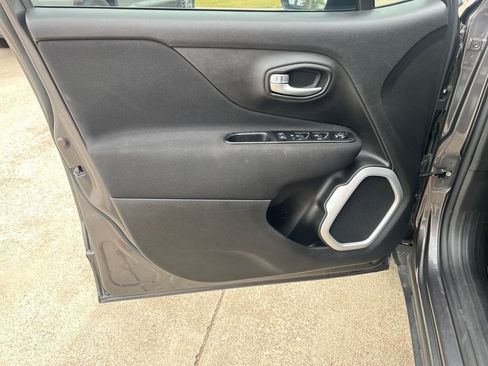 Used 2021 Jeep Renegade Latitude image 13