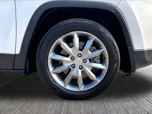 Used 2018 Jeep Cherokee Limited FWD image 10
