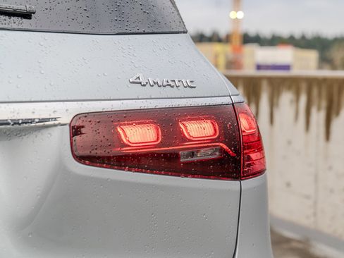 Used 2025 Mercedes-Benz GLS 450 4MATIC image 9