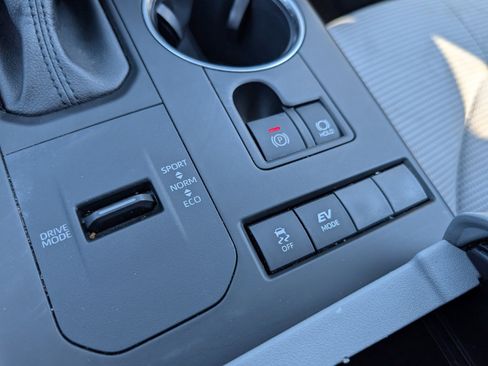 Used 2021 Toyota Highlander LE image 15