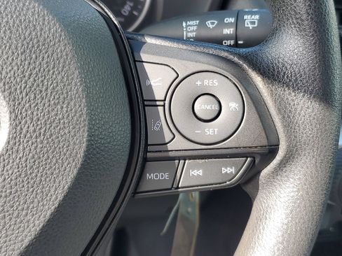 Used 2022 Toyota RAV4 LE FWD image 22