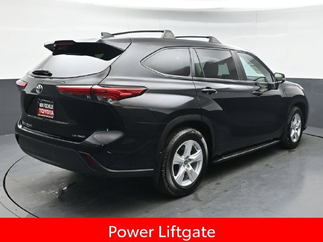 Used 2023 Toyota Highlander LE AWD/4WD image 7
