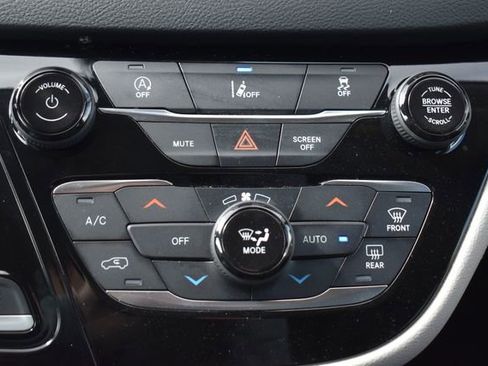 Used 2022 Chrysler Pacifica Touring-L FWD image 29