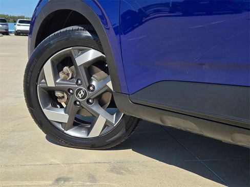 Used 2023 Hyundai Venue Limited image 29