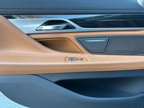 Used 2019 BMW 750i xDrive w/ Executive Package image 10