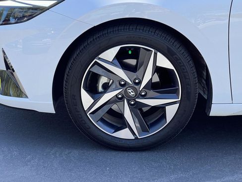 Certified 2023 Hyundai Elantra Limited w/ Preferred Accessory Package FWD image 13