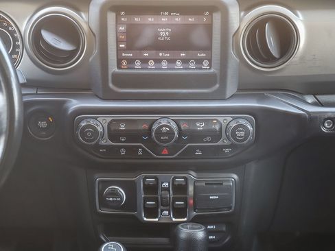 Used 2022 Jeep Wrangler Unlimited Sport AWD/4WD image 12