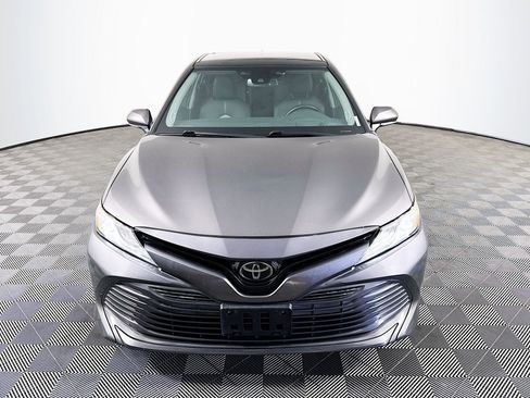 Used 2019 Toyota Camry XLE image 2